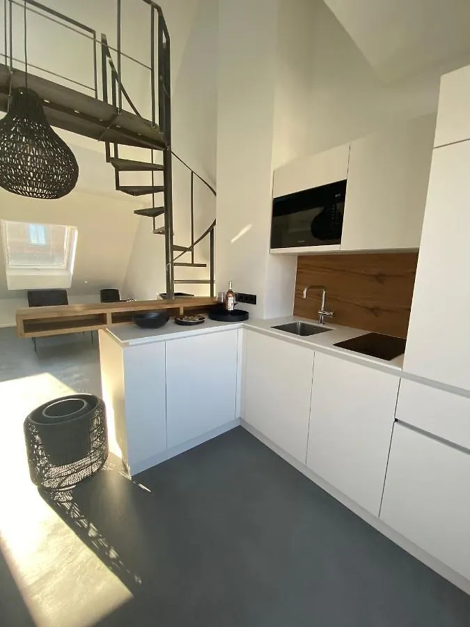 Suite One Business Münih 0*,